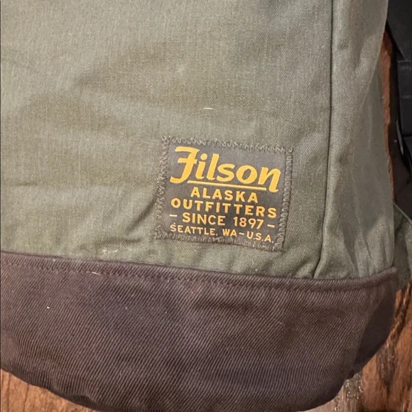 Like new condition Filson Canvas Daypack Backpack in Otter Green - Picture 2 of 5